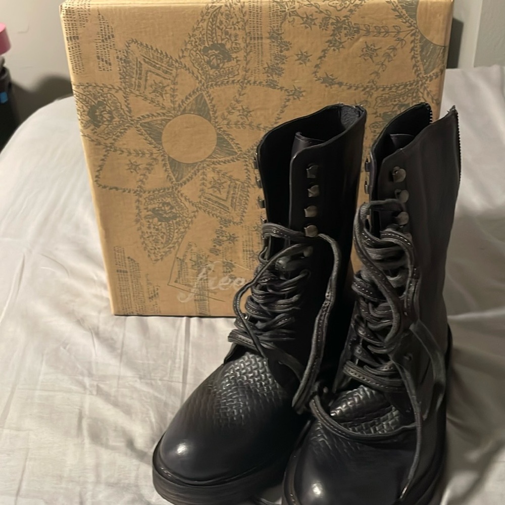 NIB Free People Boot